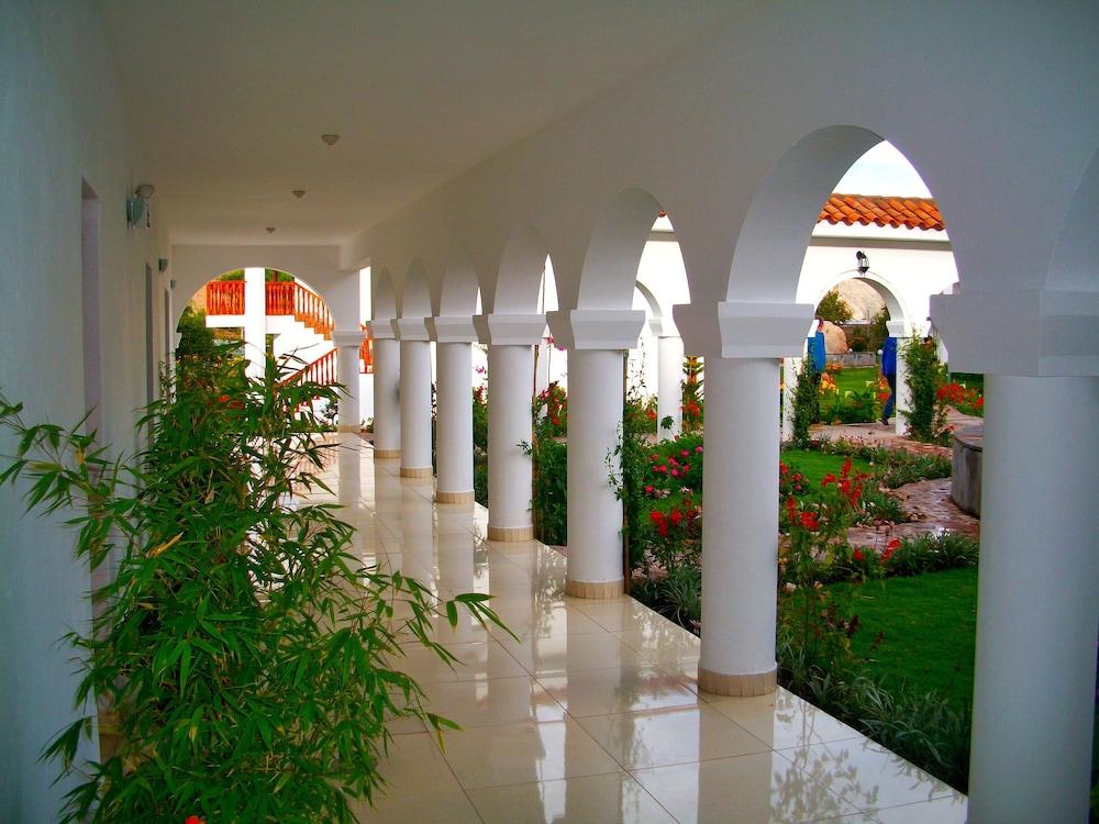 Hotel Agustos أُروبامبا المظهر الخارجي الصورة
