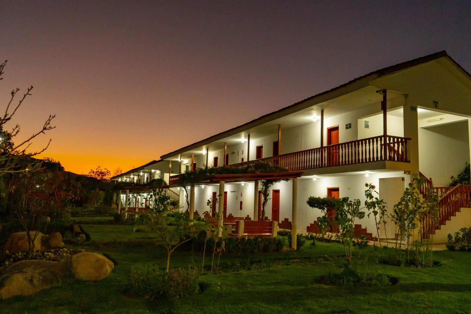 Hotel Agustos أُروبامبا المظهر الخارجي الصورة